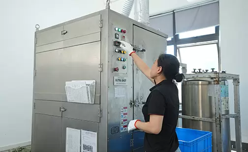 冷凍トリミング機